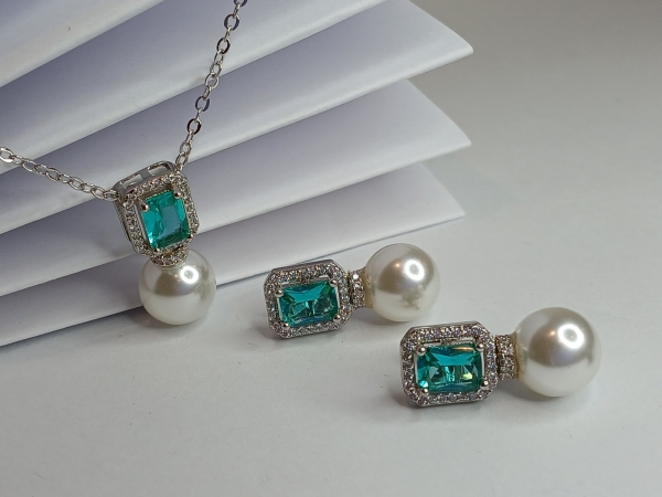 CONJUNTO DE BRINCO E COLAR PÉROLA