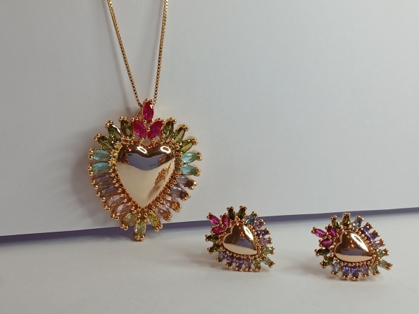 CONJUNTO DE BRINCO E COLAR CORAÇÃO COLORIDO