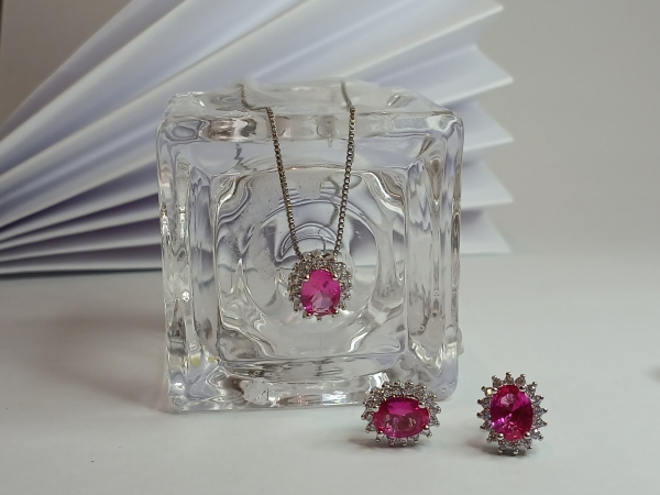 CONJUNTO BRINCO E COLAR PEDRA PINK BANHO EM RÓDIO BRANCO