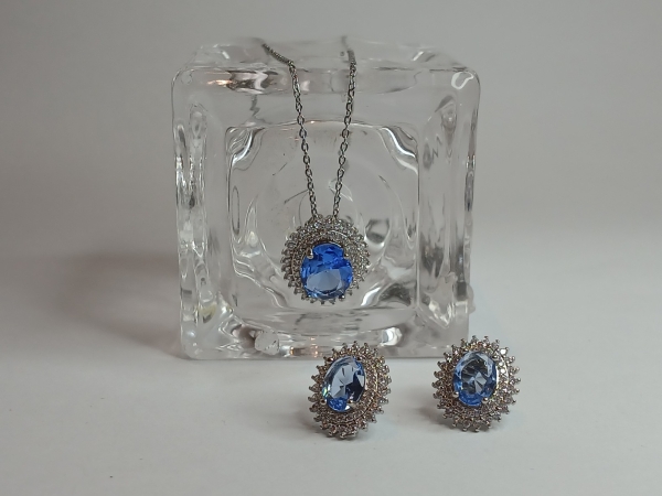 CONJUNTO BRINCO E COLAR PEDRA AZUL BANHO EM RÓDIO BRANCO