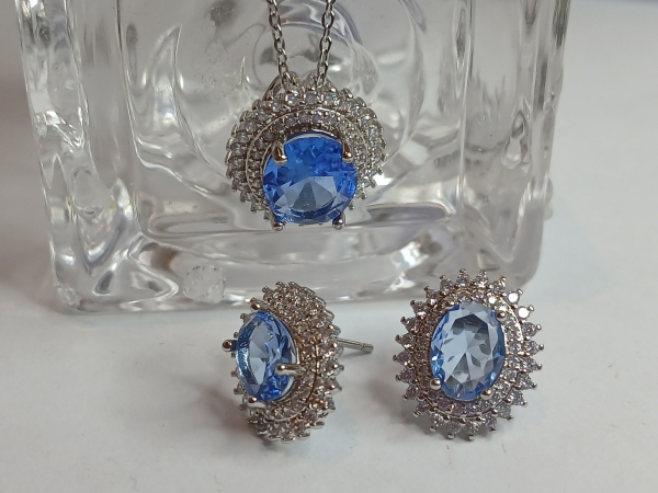 CONJUNTO BRINCO E COLAR PEDRA AZUL BANHO EM RÓDIO BRANCO - Image 3