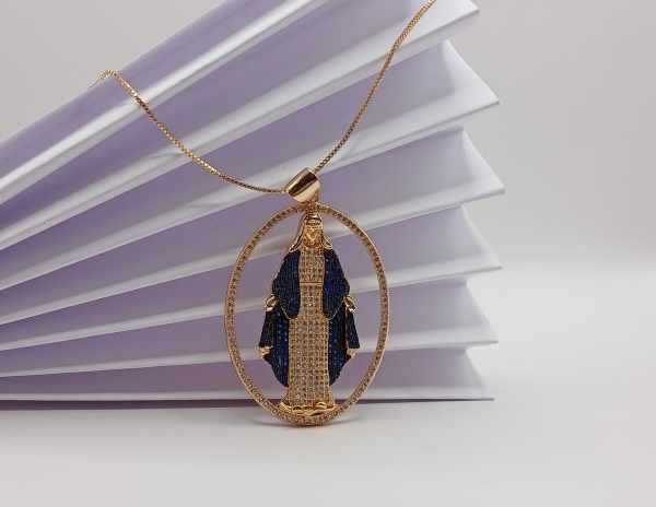 COLAR SANTA PINGENTE CRAVEJADO BANHO EM OURO