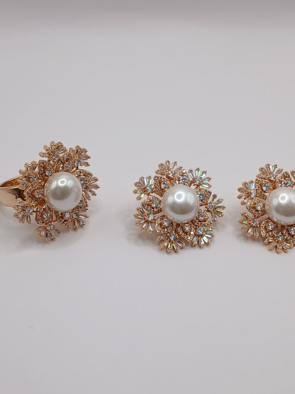 CONJUNTO ANEL E BRINCO DOURADO COM PÉROLA
