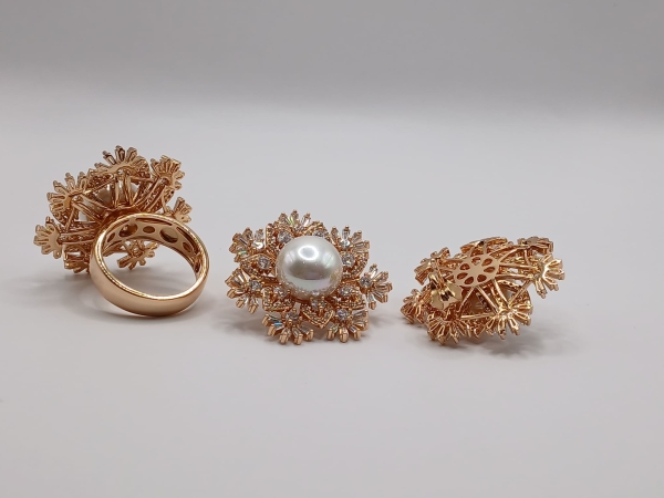 CONJUNTO ANEL E BRINCO DOURADO COM PÉROLA - Image 2