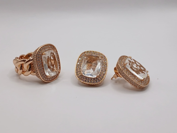 CONJUNTO ANEL E BRINCO DOURADO CRAVEJADO