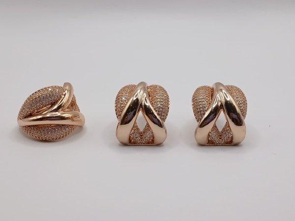 CONJUNTO ANEL E BRINCO DOURADO CRAVEJADO
