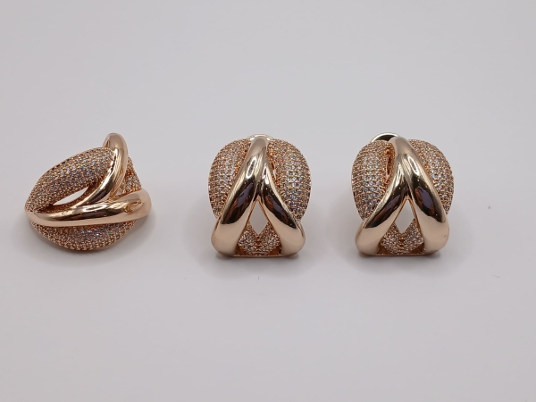 CONJUNTO ANEL E BRINCO DOURADO CRAVEJADO - Image 2