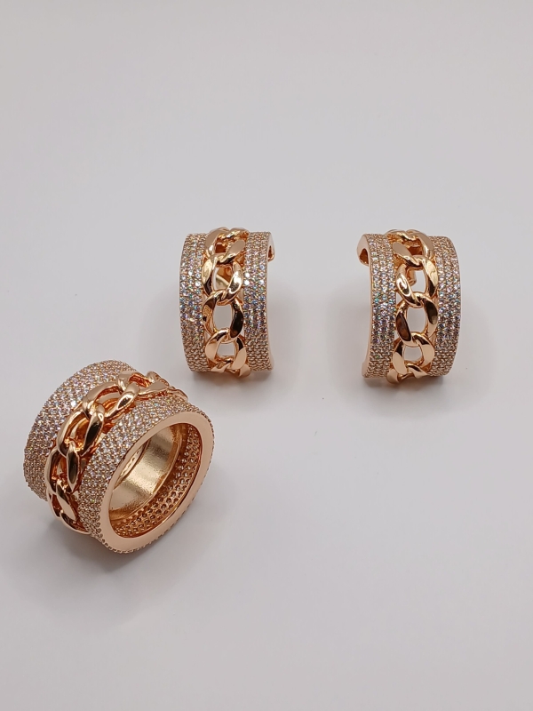 CONJUNTO ANEL E BRINCO DOURADO CRAVEJADO