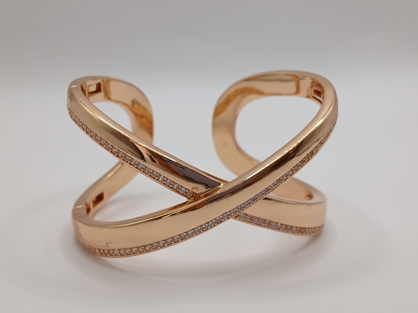 BRACELETE CRAVEJADO BANHO EM OURO - Image 2