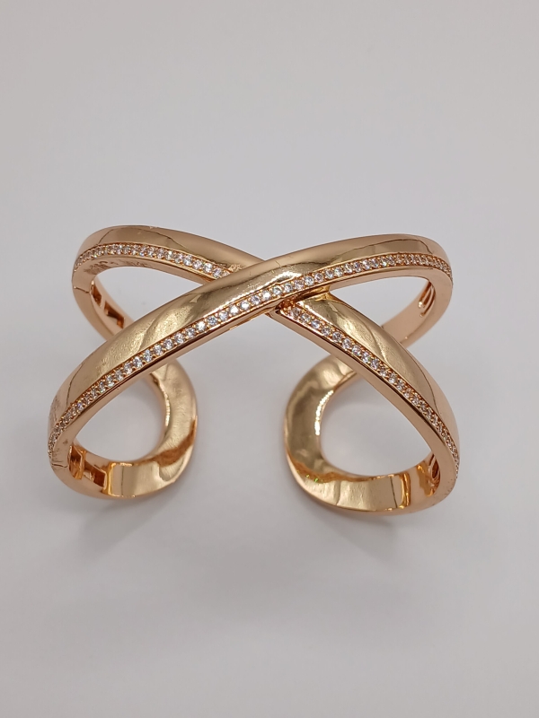 BRACELETE CRAVEJADO BANHO EM OURO