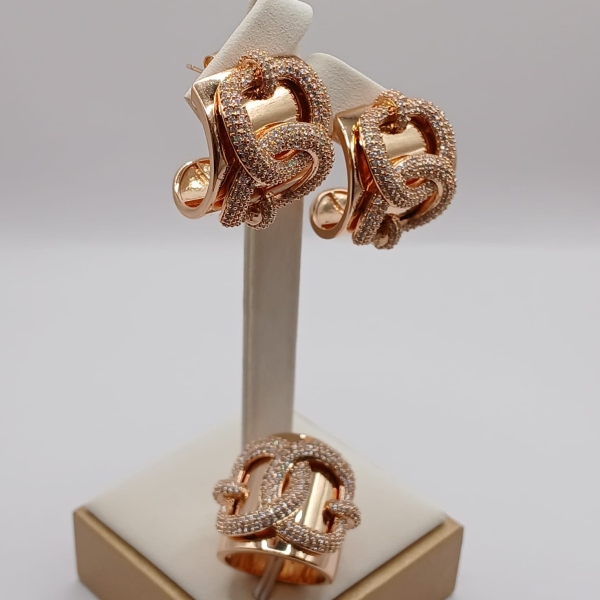 CONJUNTO BRINCO E ANEL CRAVEJADO BANHO EM OURO - Image 2