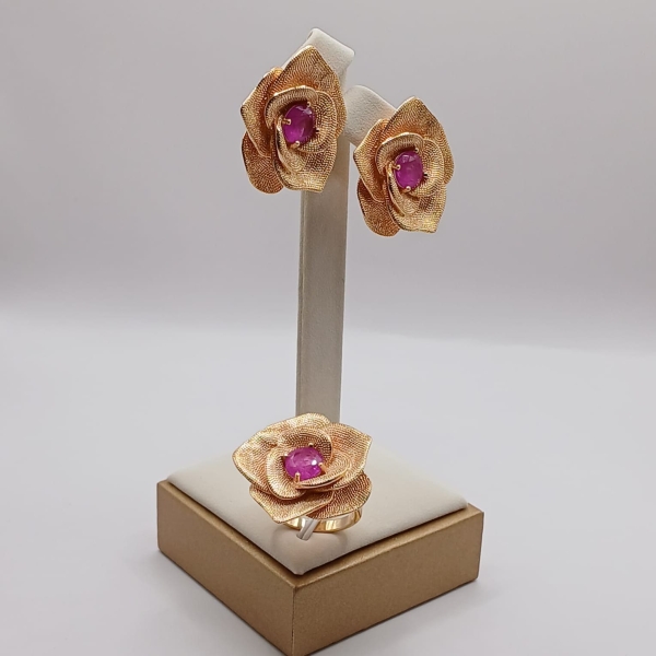 CONJUNTO BRINCO E ANEL FLOR LILÁS BANHO EM OURO